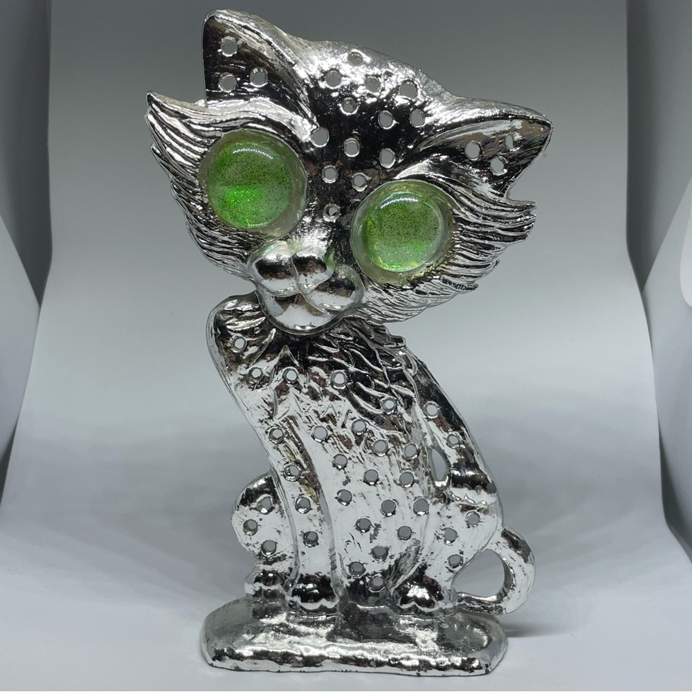 Silver Cat Earring holder with Green Eyes